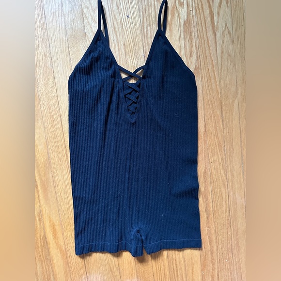 FOREVER21 black ribbed bodysuit crisscross front with shorts US M - Picture 1 of 3